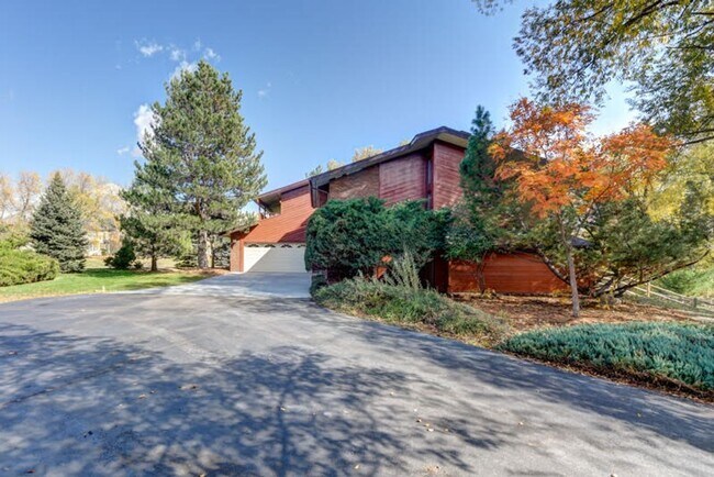 Building Photo - Secluded Luxury Living: Stunning 4-Bedroom...