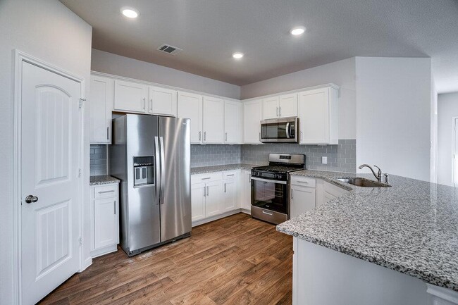 Foto del edificio - 152 Docile Lp