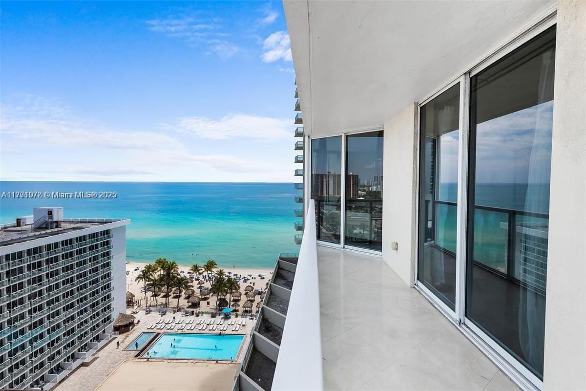 Primary Photo - 16699 Collins Ave