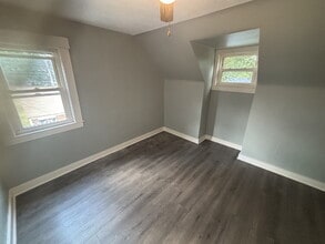 Building Photo - 25 Ridgeway Ave
