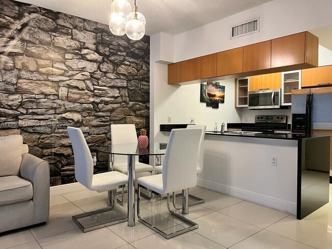 Foto del edificio - 1750 N Bayshore Dr