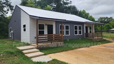 Building Photo - 407 N Logan Ln