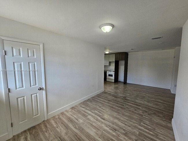 Foto del edificio - 8162 NW 5th Ave