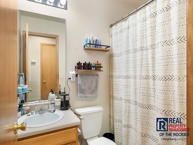 Building Photo - 2 Bed, 2 Bath Condo Near CSU!