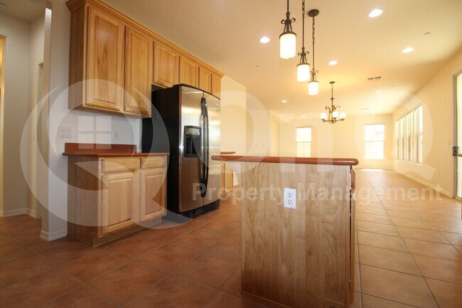 Building Photo - 779 W Calle La Bolita