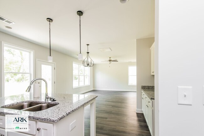Foto del edificio - 420 Blue Robin Ln