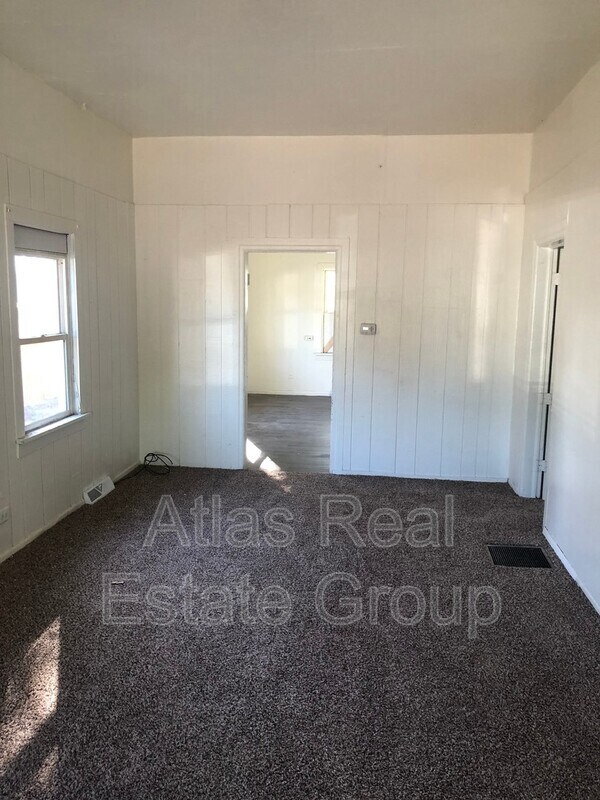 Building Photo - 5075 Broadway