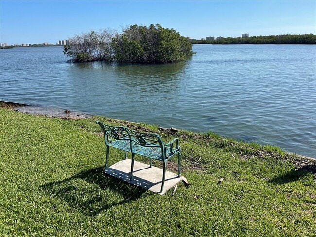 Foto del edificio - 5242 Riverside Dr