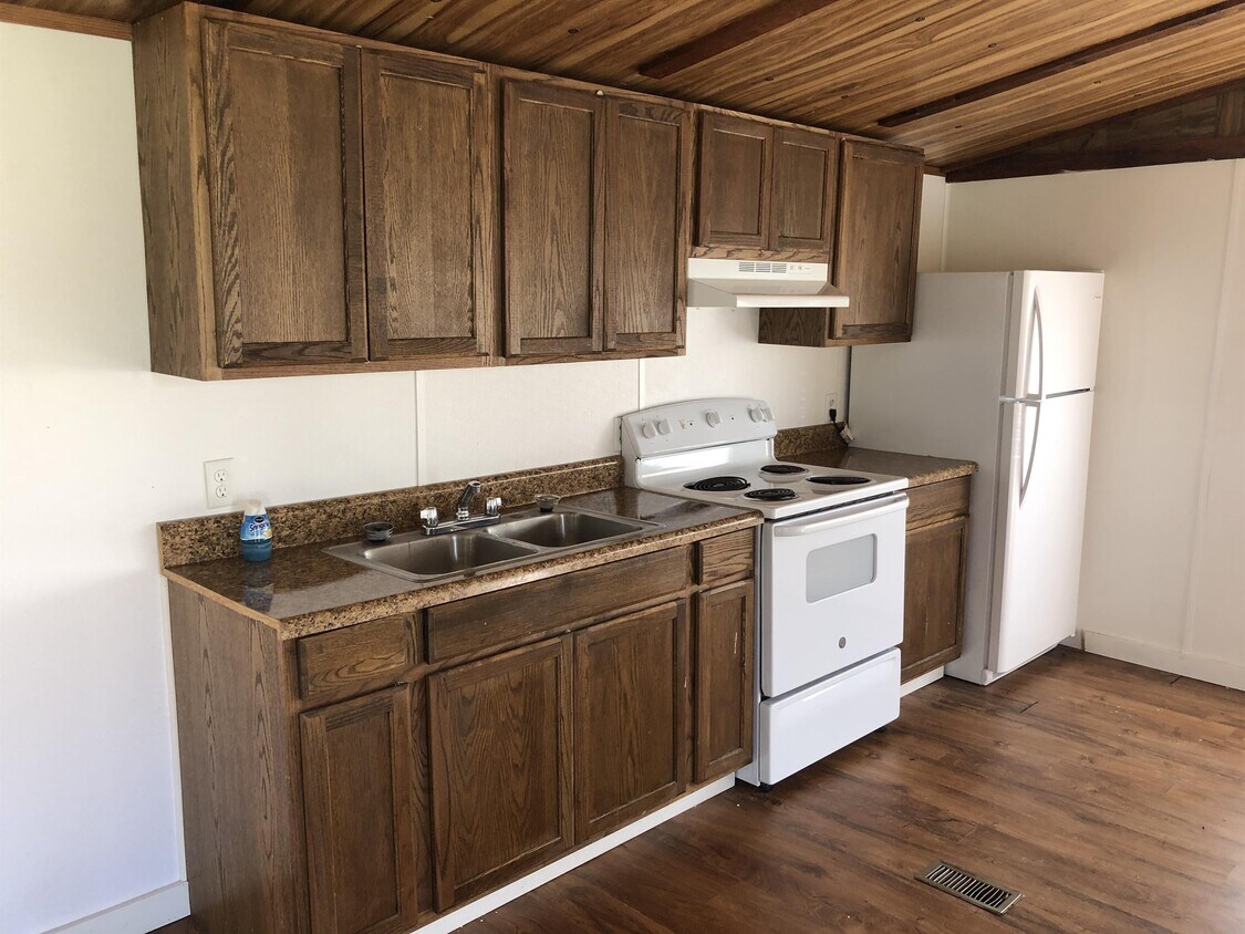 2830 J R Dr, Marianna, FL 32448 House Rental in Marianna, FL