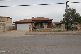 Building Photo - 456 Passmore Rd
