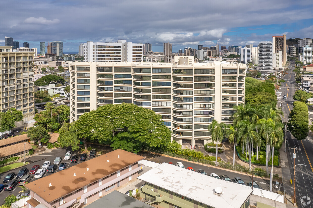 Primary Photo - Punahou Cliffs