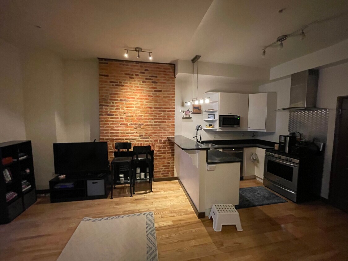 Foto principal - 925 N Calvert St
