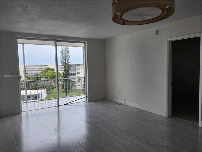Foto del edificio - 2859 Leonard Dr