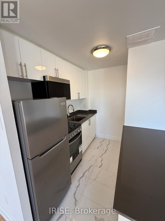 Building Photo - 7555 Goreway Dr