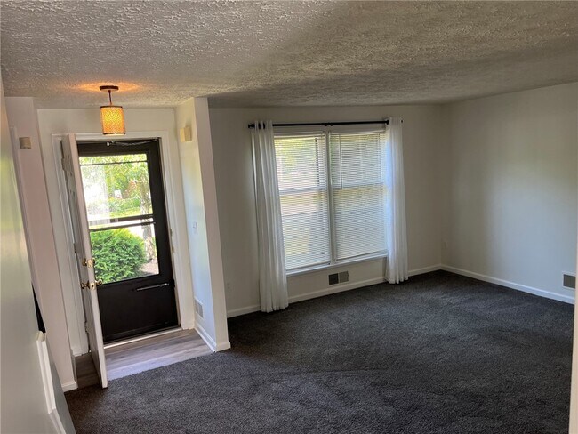 Building Photo - 173 Wycliff Dr