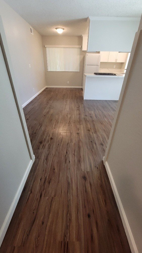 Building Photo - Wonderful and newly updated 3 bedroom 2 ba...