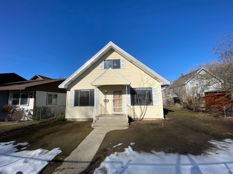 Primary Photo - 2621 E Joseph Ave