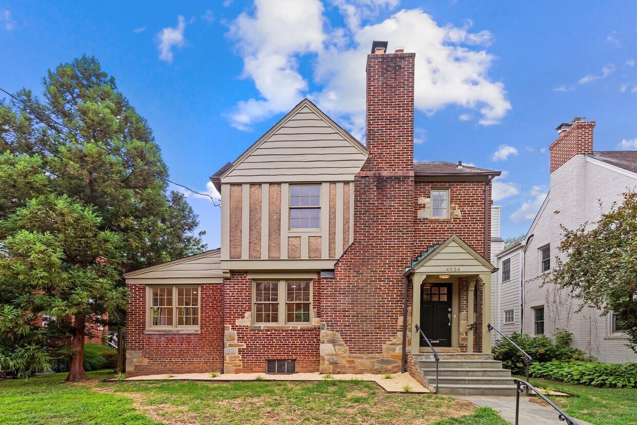Primary Photo - 4524 Verplanck Pl NW