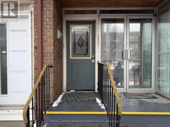Building Photo - 492 Dufferin St