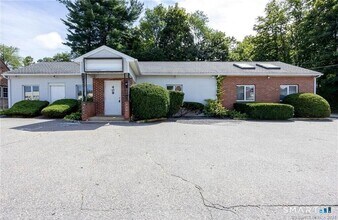 Building Photo - 409 Oak Ave