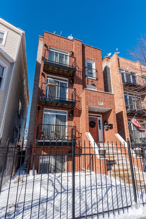 Primary Photo - 2934 N Ridgeway Ave