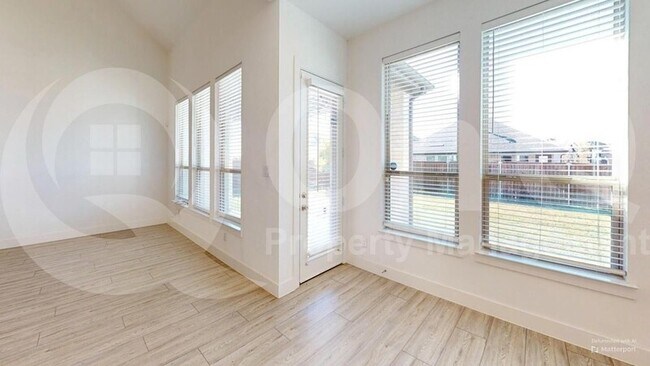 Foto del edificio - 3801 Blue Yucca Ln