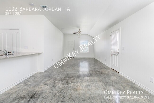 Building Photo - 1102 Barbara Jordan St