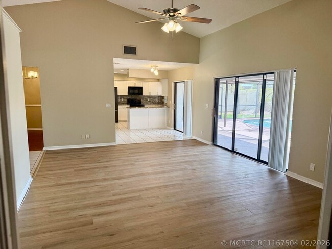 Building Photo - 13427 Kingsbury Dr