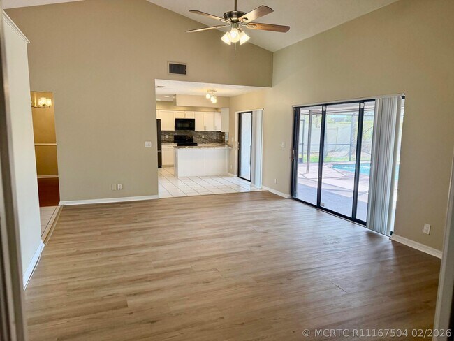 Foto del edificio - 13427 Kingsbury Dr