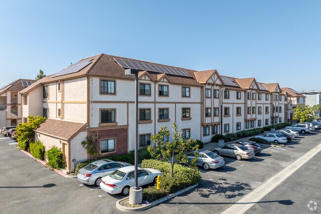 Building Photo - Rose Gardens Apartments