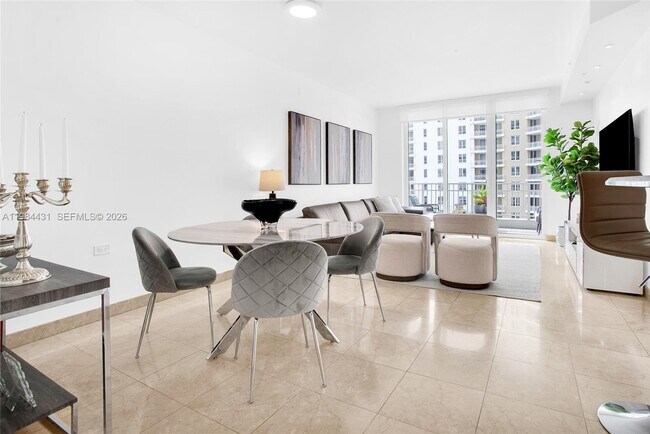 Foto del edificio - 801 Brickell Key Blvd