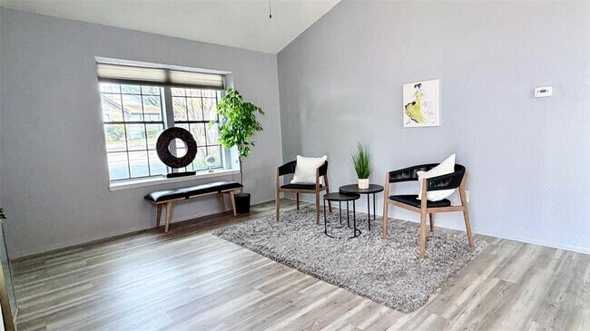 Foto del edificio - 1411 Gracy Farms Ln