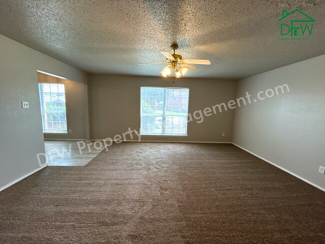 Building Photo - Charming 2-Story Home in Desoto - 3 Bed, 2...