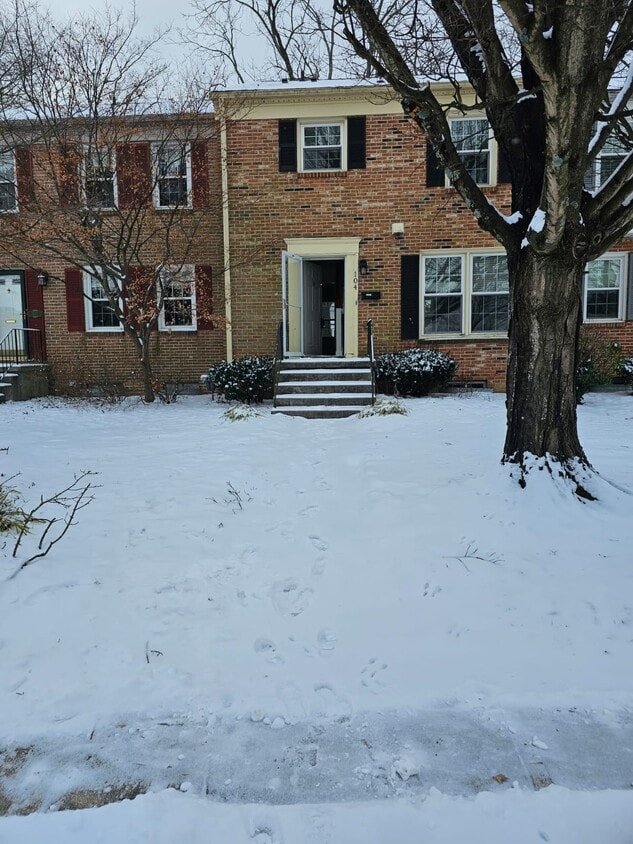 Building Photo - 104 Nottingham Ct
