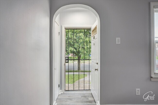 Foto del edificio - $1300 3 bedroom