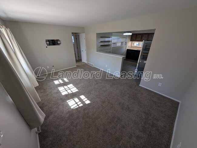 Building Photo - Updated Vermilion Ranch with Full Basement