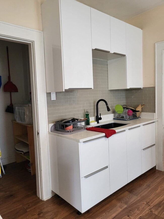 Kitchen - 326 Cedar Ave
