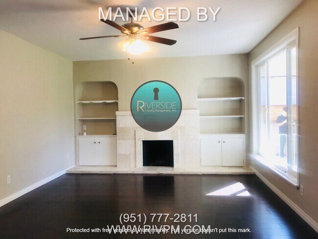 Foto del edificio - Coming soon!!!Beautifully updated Wood Str...