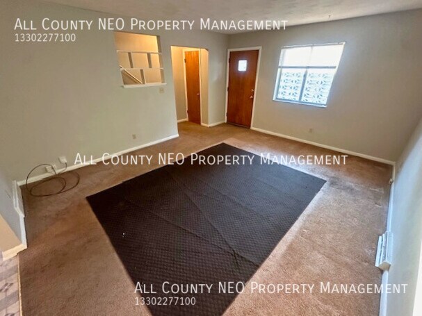 Building Photo - 2 Bedroom, 1 Bathroom located close to the...