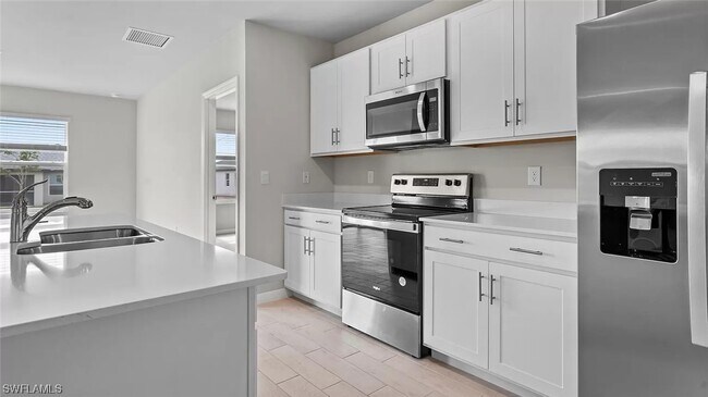 Foto del edificio - 424 Tropicana Pkwy E