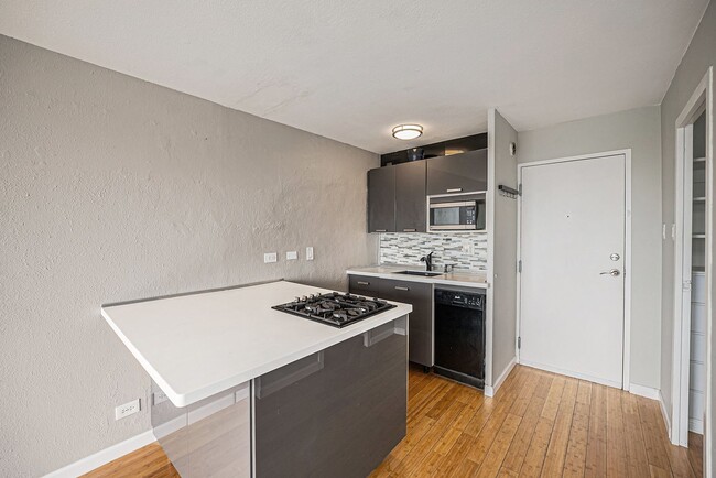 Building Photo - Stylish Capitol Hill Condo with Mountain &...