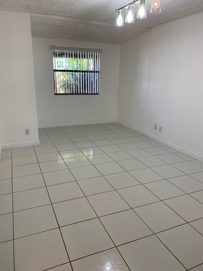 Building Photo - 4958 Alder Dr