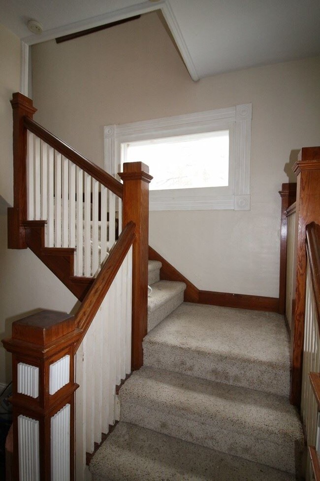 Building Photo - 3 br, 1.5 bath House - 2575 Hwy 100