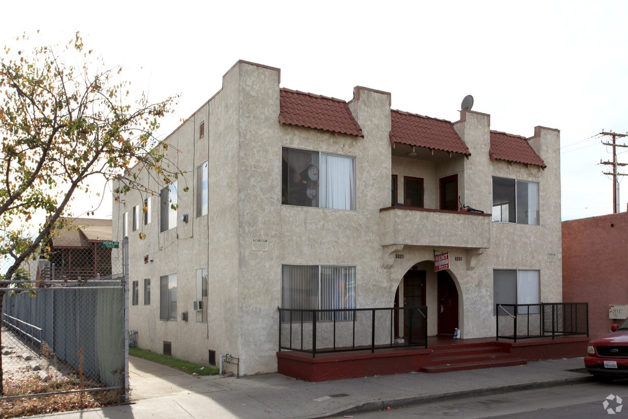 Building Photo - 1110 E 7th St