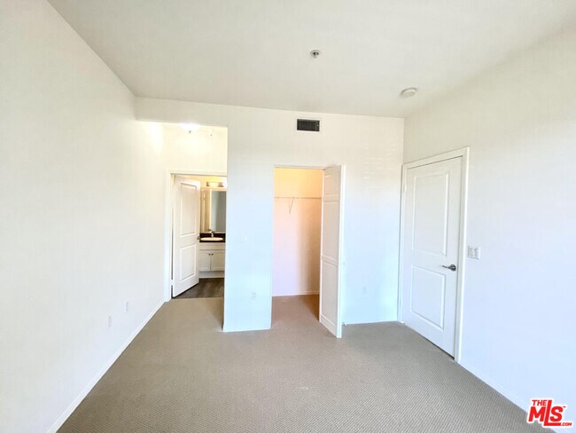 Building Photo - 100 S Alameda St