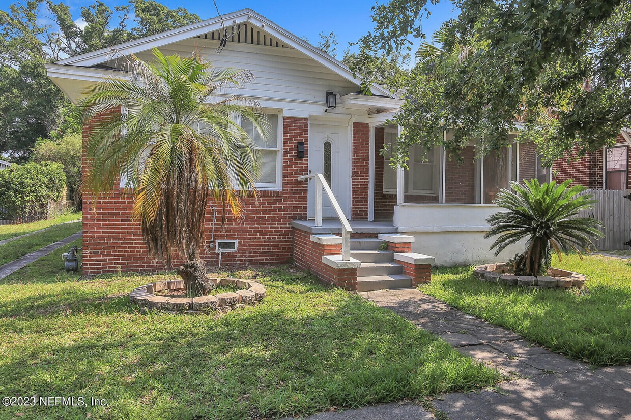 Primary Photo - 2667 Myra St