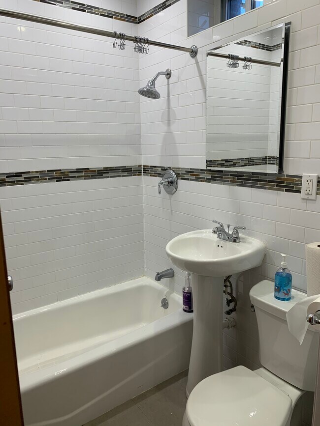 Foto del edificio - 6824 53rd Rd