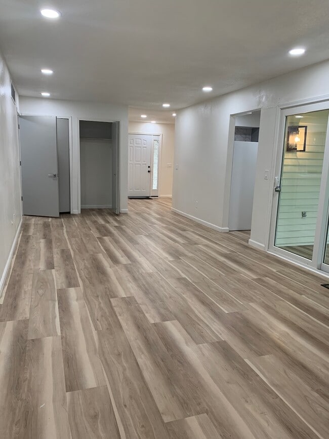 Building Photo - 5141 Inland Dr