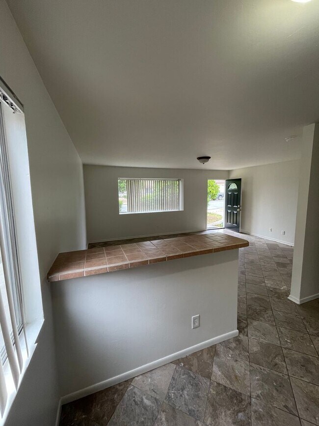 Foto del edificio - Great 3-Bedroom + Large Bonus Room Home ne...