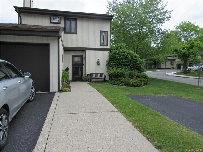 Building Photo - 2 Marsham Ct